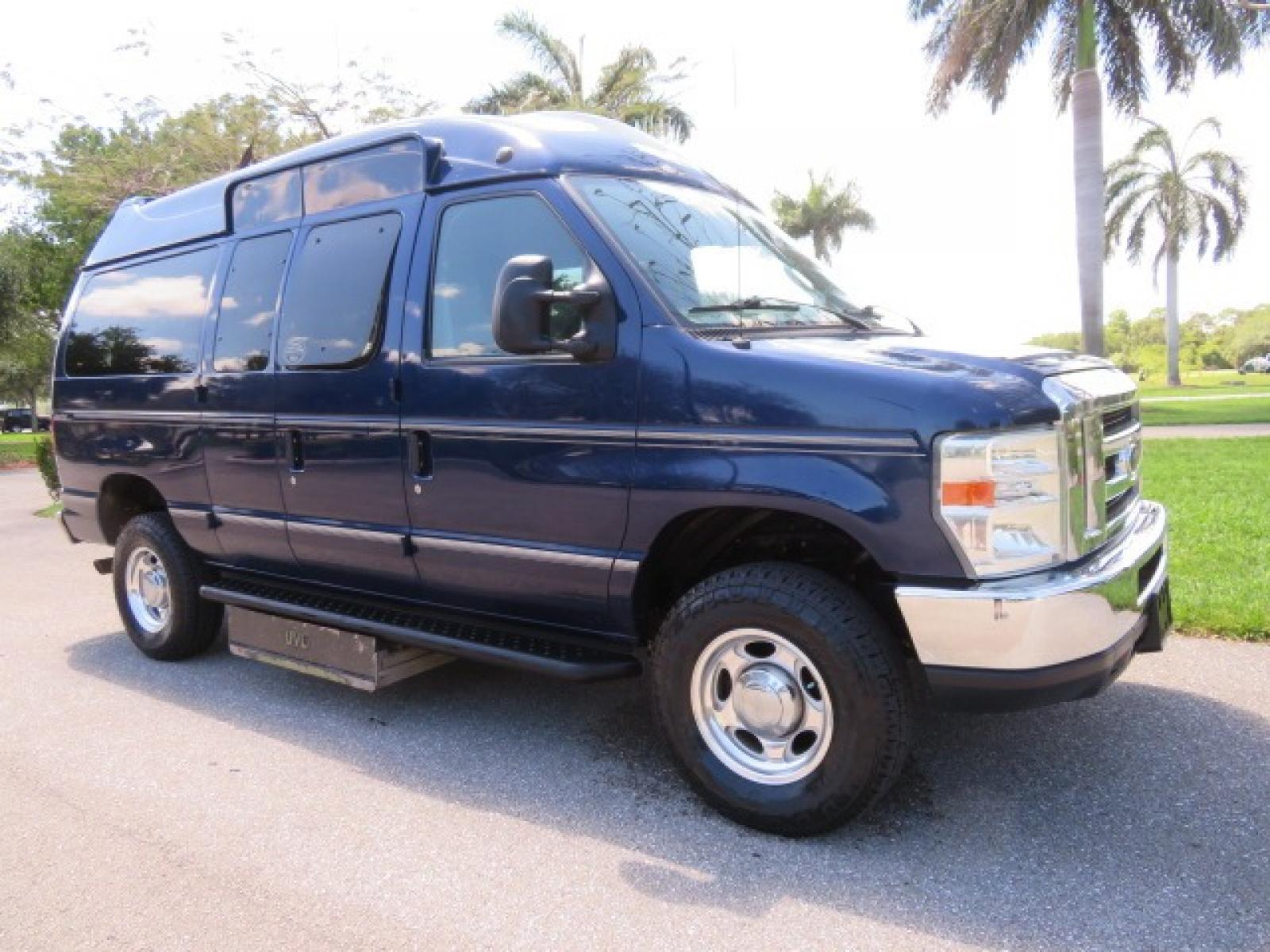2011 Dark Blue /Gray Ford E-Series Wagon E-350 XLT Super Duty (1FBNE3BS4BD) with an 6.8L V10 SOHC 20V engine, located at 4301 Oak Circle #19, Boca Raton, FL, 33431, (954) 561-2499, 26.388861, -80.084038 - Photo #8